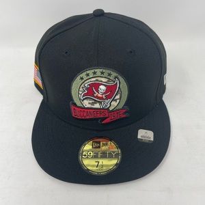 New Era 59FIFTY Tampa Bay Buccaneers Salute to Service Fitted Hat